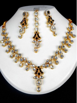 Kundan Jewelry Set